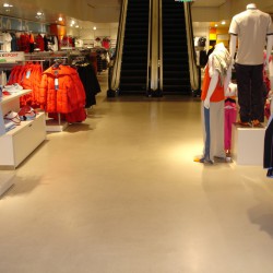 Cementgebonden gietvloeren met betonlook uiterlijk Cementgebonden gietvloeren met betonlook uiterlijk