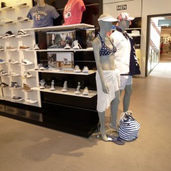 Cementgebonden gietvloeren met betonlook uiterlijk Cementgebonden gietvloeren met betonlook uiterlijk