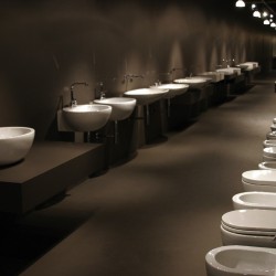 Polyurethaan gietvloeren (PU) zijn kunststof gietvloeren die meestal mat of zijdeglans worden afgewerkt Polyurethaan gietvloeren (PU) zijn kunststof gietvloeren die meestal mat of zijdeglans worden afgewerkt